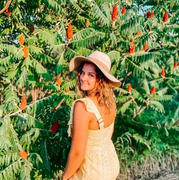 Meet your Posher, Emma - Picture 1 of 1